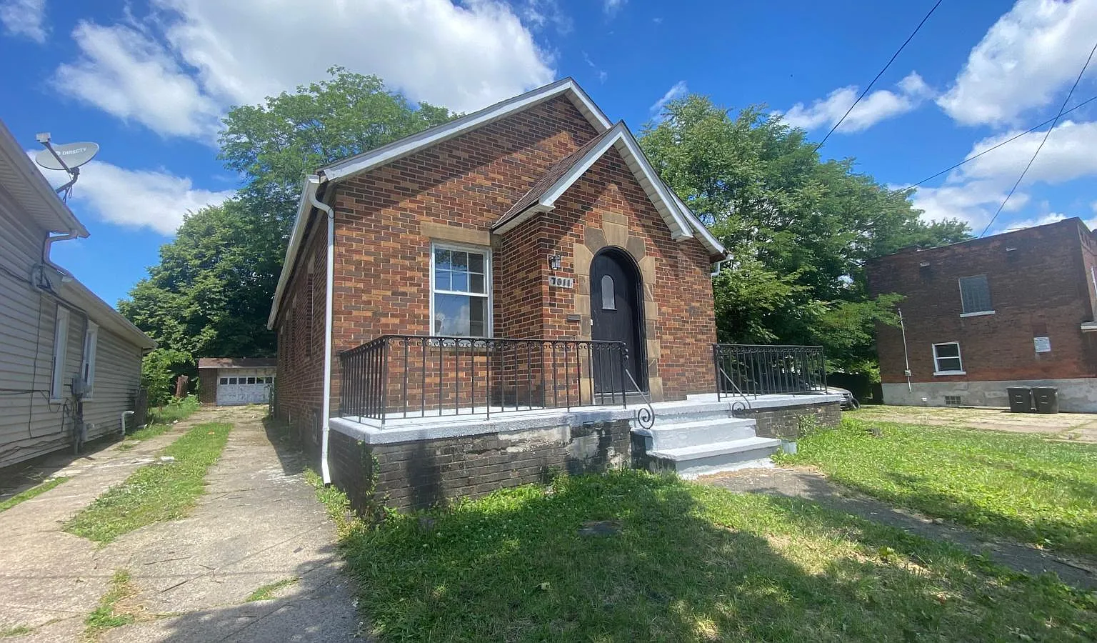 7011 Hosmer Ave — Photo 1