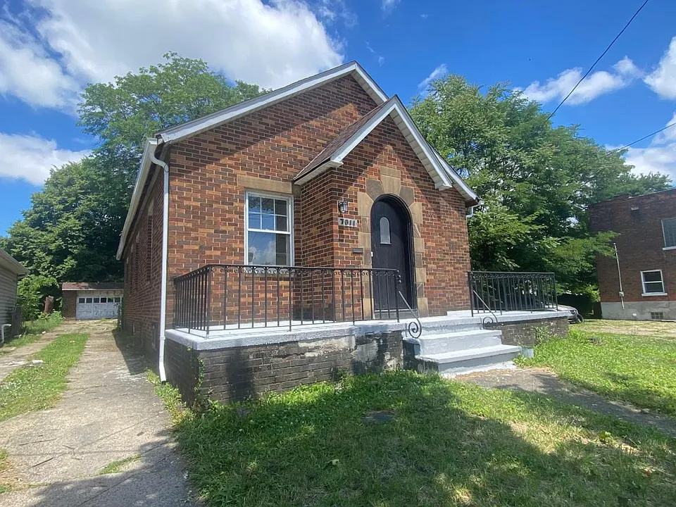 7011 Hosmer Ave