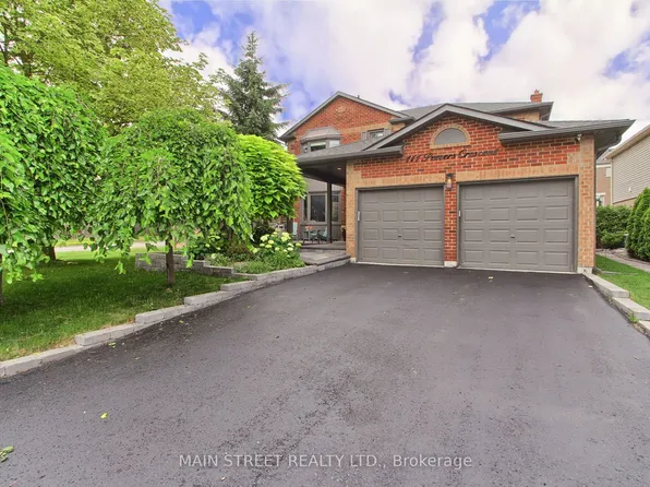 111 Peevers Cres, Newmarket, ON L3Y 7T2