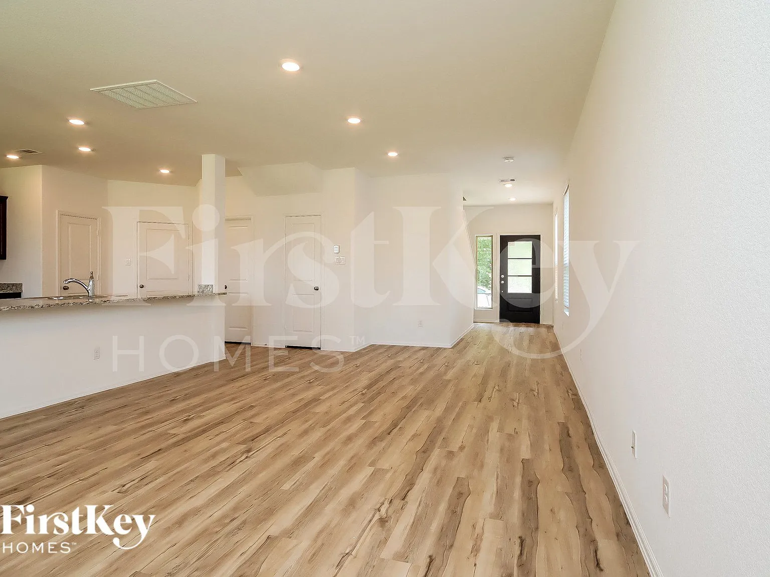 4 bed, 2.5 bath, 2211 sqft, $2,210 — Photo 3