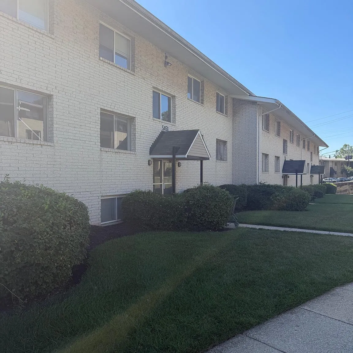 2 bed, 851 sqft, $1,690 — Photo 2