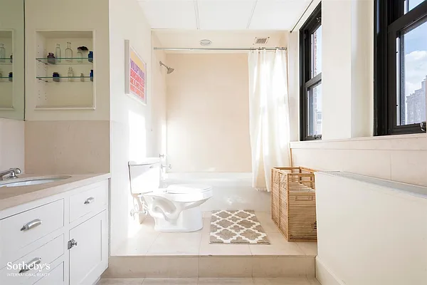 Sold by Sotheby's International Realty | media 31