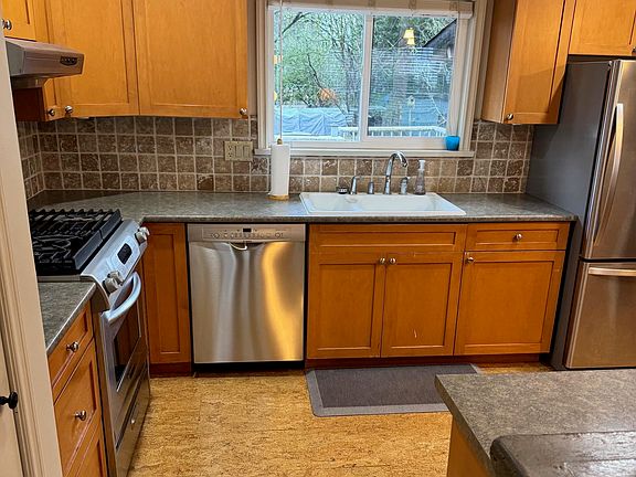 5th image of 15980 Thrift Ave