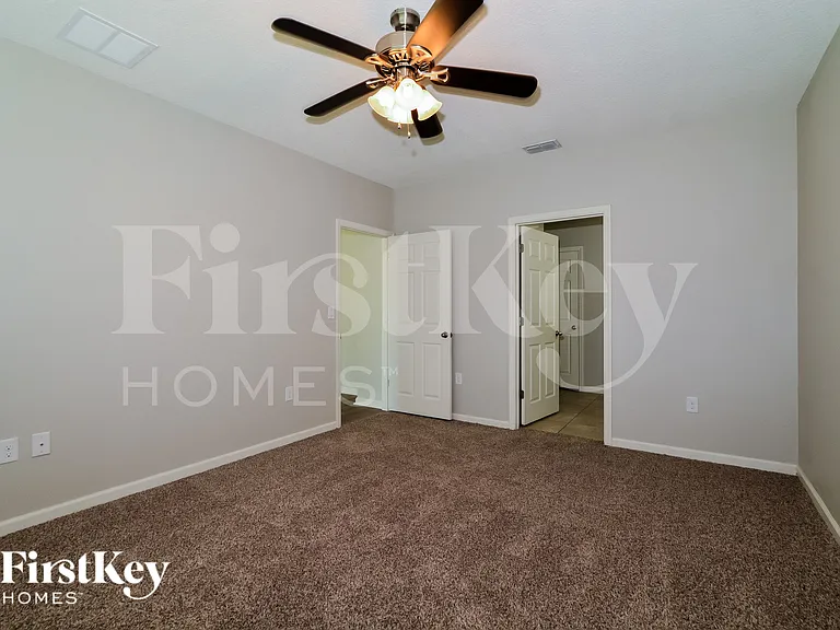 374 Sauders Rd SE — Photo 10