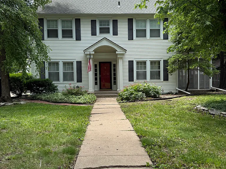 425 N Bluff Ave — Photo 1