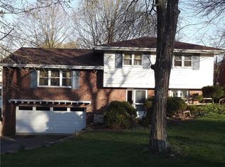1126 Oakridge Dr, Pittsburgh, PA