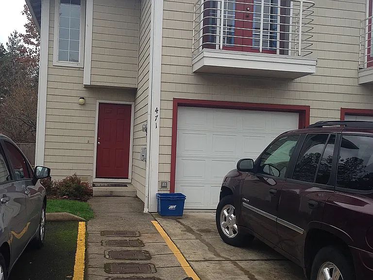 1st image of 471 NE Conifer Blvd