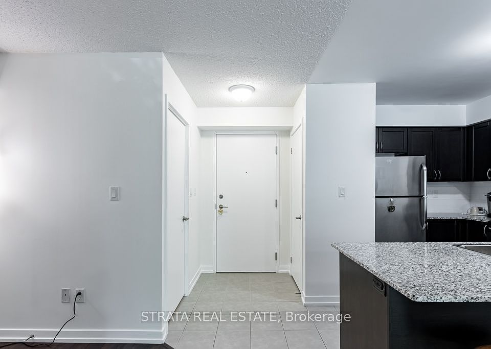 1st image of 816 Lansdowne Ave #111