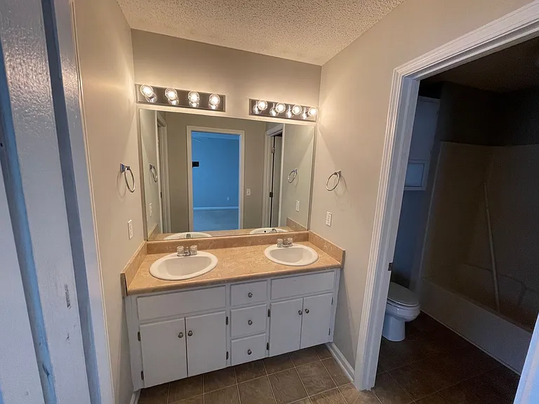 216 Claremont Ave — Photo 12