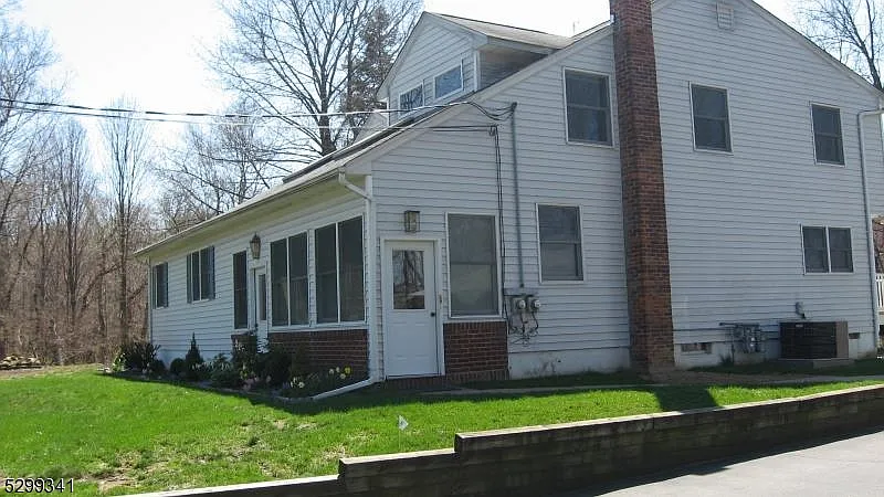 Building Photo - 206 Ryerson Rd