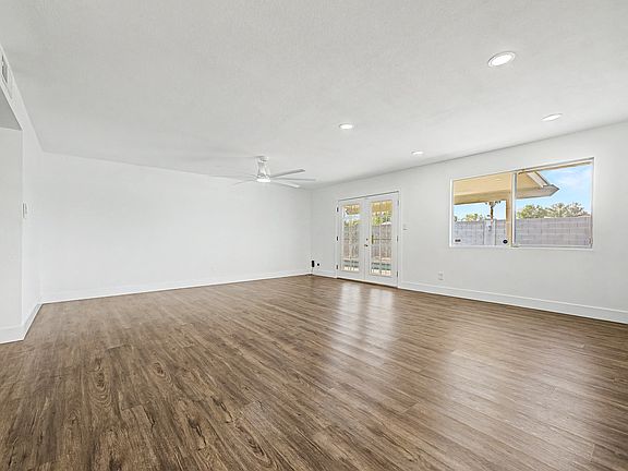 3rd image of 3236 E Windrose Dr