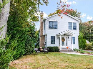 125 Shore Rd, Waterford, CT 06385