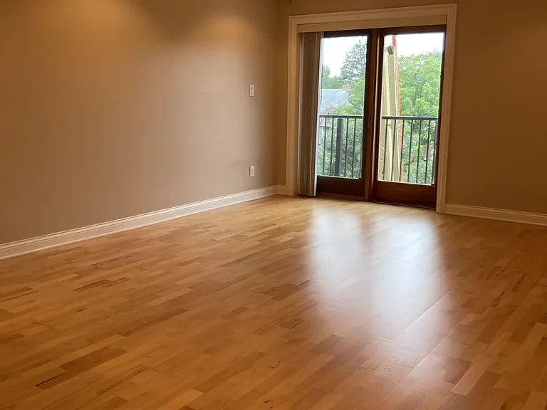 960 S River Rd #404 — Photo 6