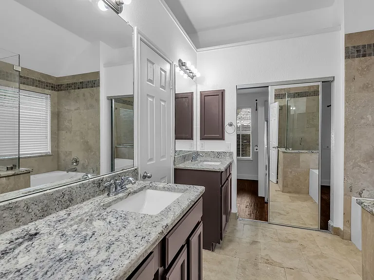 3010 Lena Dr — Photo 22