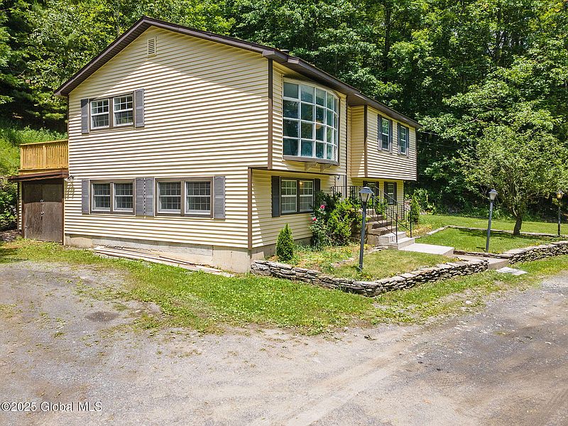 2nd image of 257 Lake Road