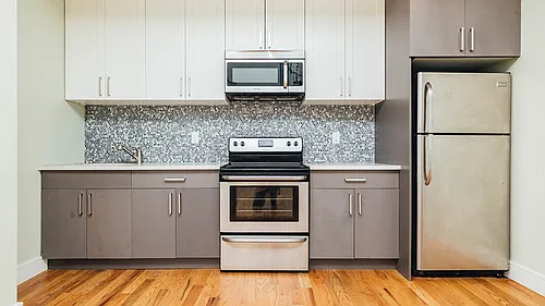 319 Melrose St #2E Photo 1