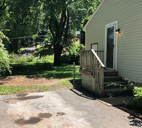 3rd image of 1720 Cambridge Dr