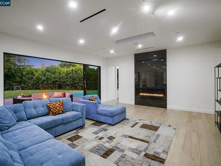 23 Elaine Ct — Photo 11