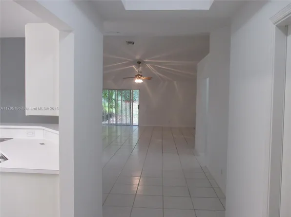 4112 Pine Ridge Ln, Fort Lauderdale, FL 33331