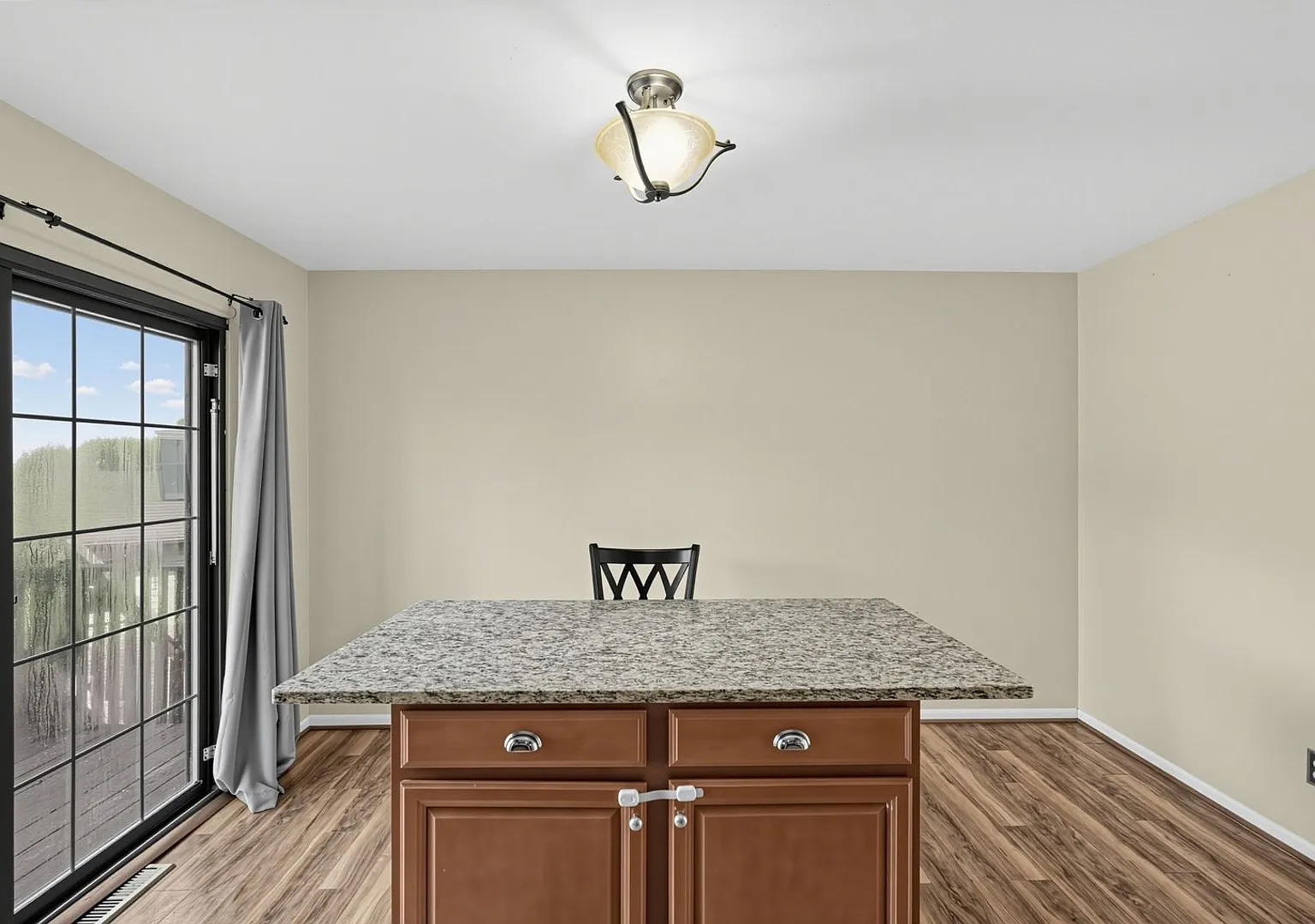 Charming 3BR Townhome in Philadelphia — Photo 3