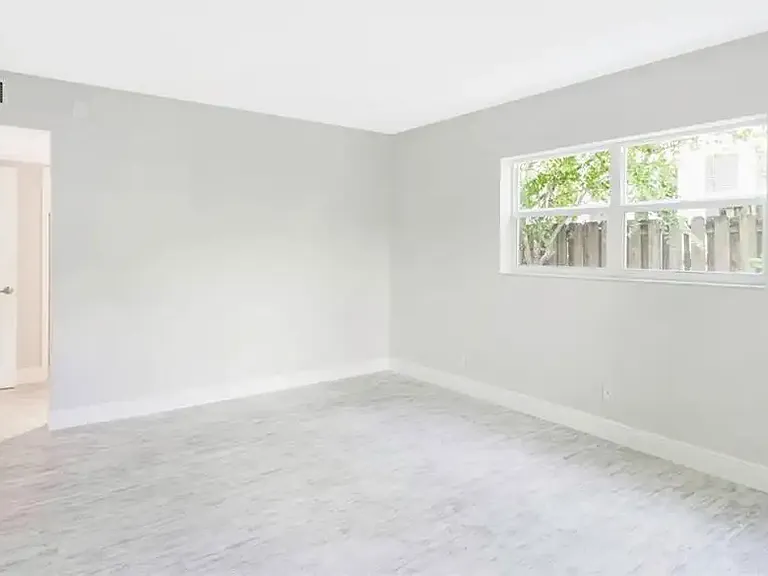 2505 Bay Dr — Photo 18