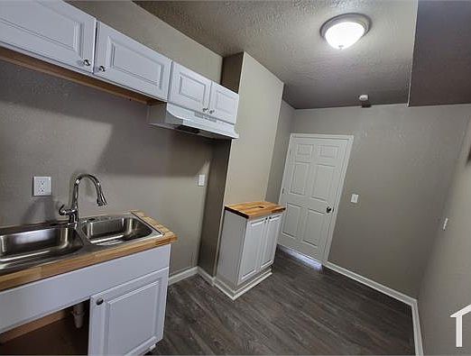 2nd image of 122 N Lawn Ave