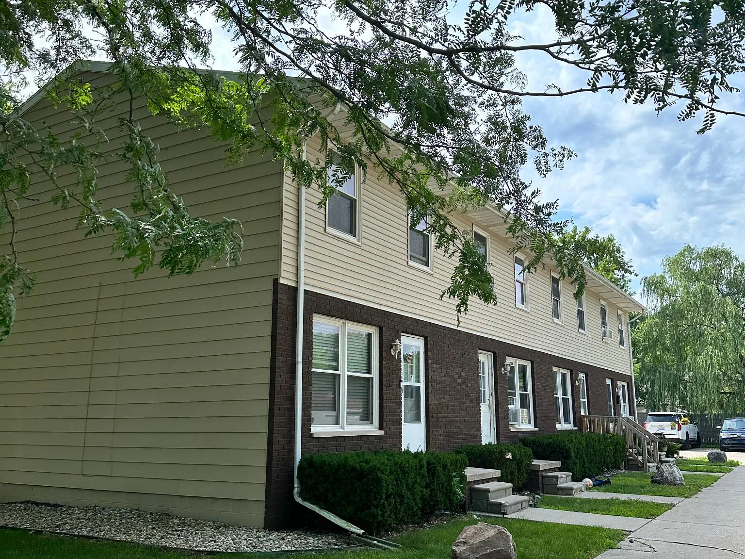 2 bed, 1100 sqft, $1,000 — Photo 2