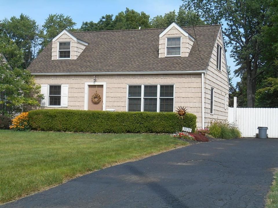 2nd image of 3030 Derby Rd