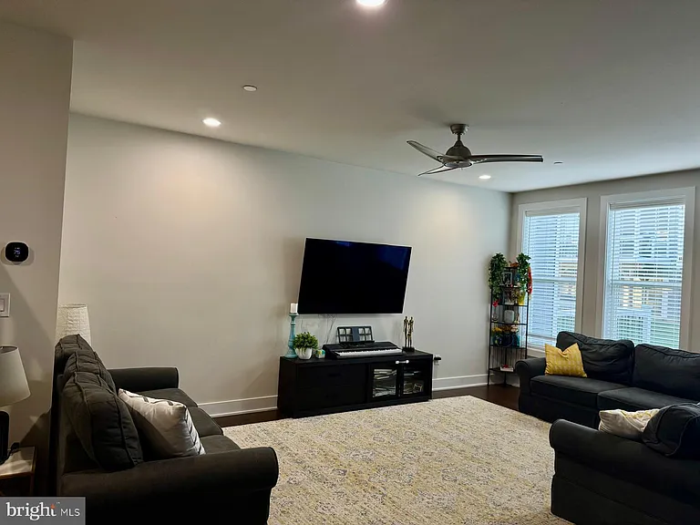 607 Mockernut Ct — Photo 7