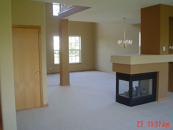 Three-sided fireplace