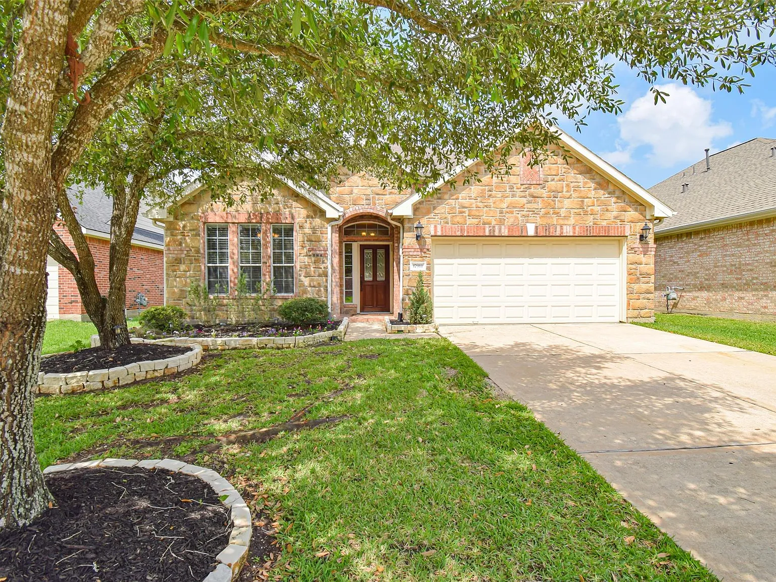 3 bed, 2.0 bath, 1840 sqft, $2,150 — Photo 1