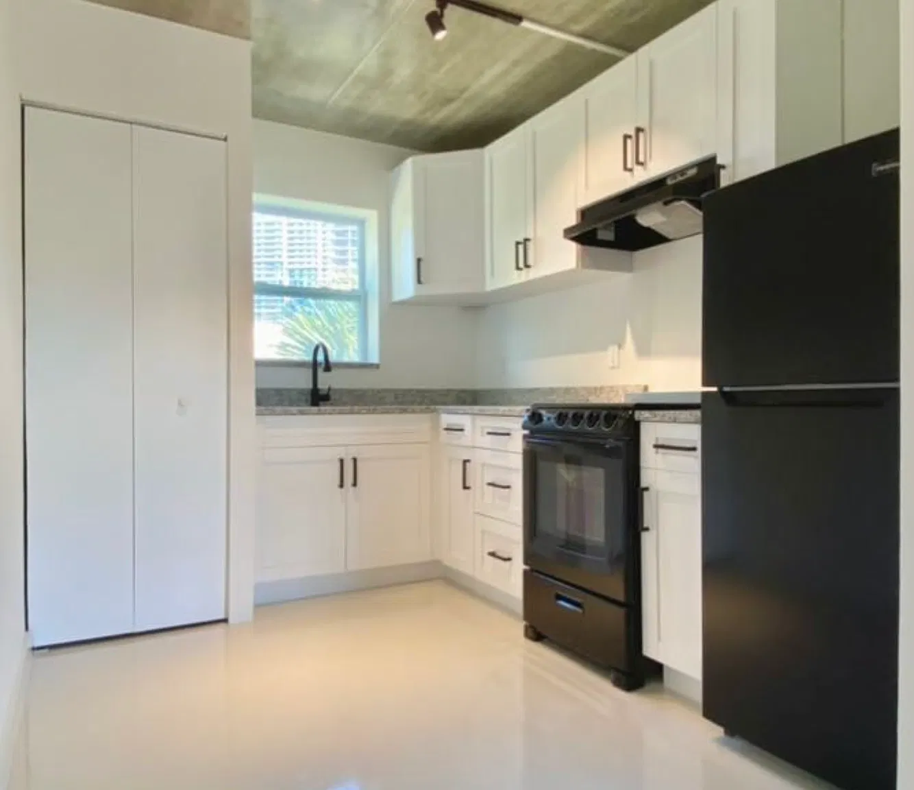 2 bed, 800 sqft, $2,195 — Photo 1