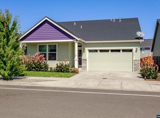 1082 Chestnut St, Independence, OR 97351