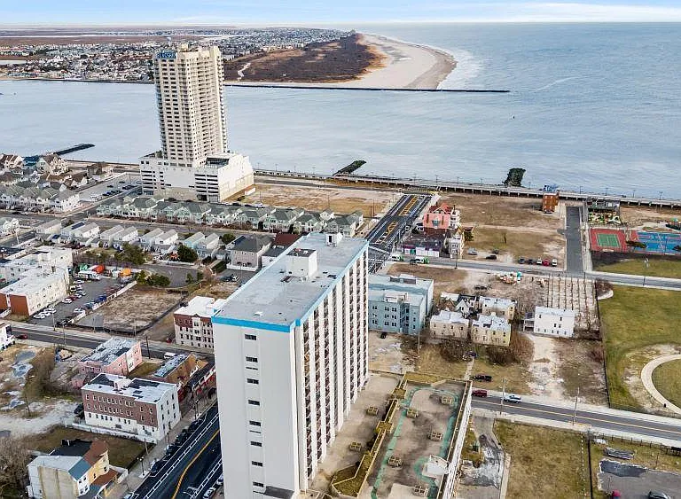 Atlantic Apartments — Photo 1