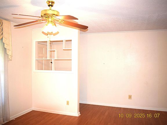 5th image of 107 Rosemary Dr