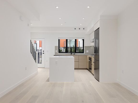 3rd image of 550 W 28th Ave #52
