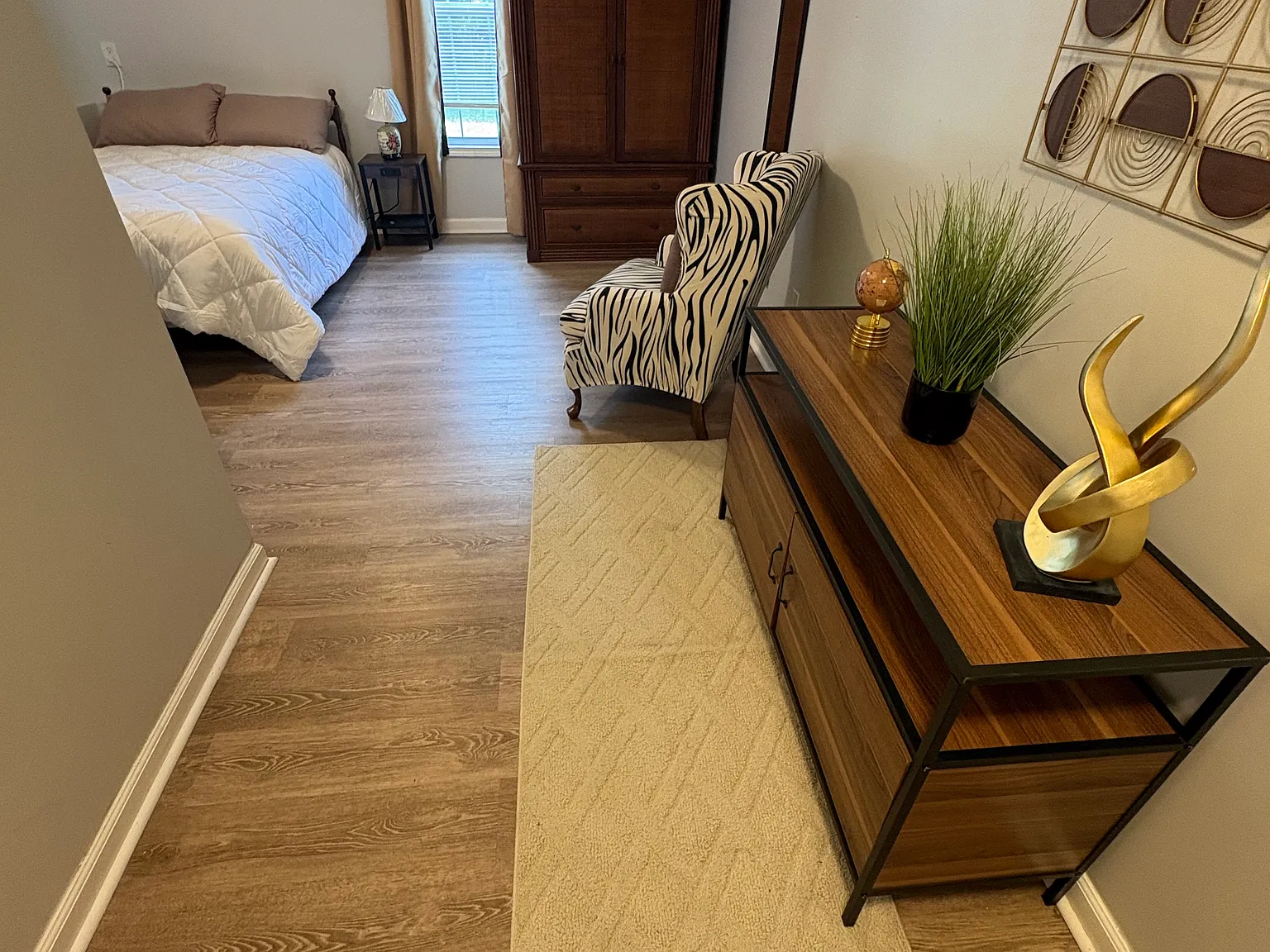 Studio, 700 sqft, $1,100 — Photo 2