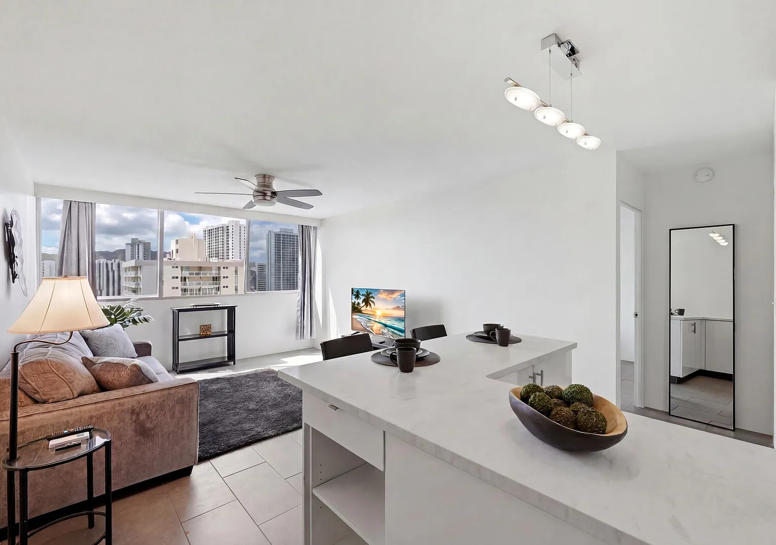 Waikiki Penthouse | Walk to Beach — Photo 3