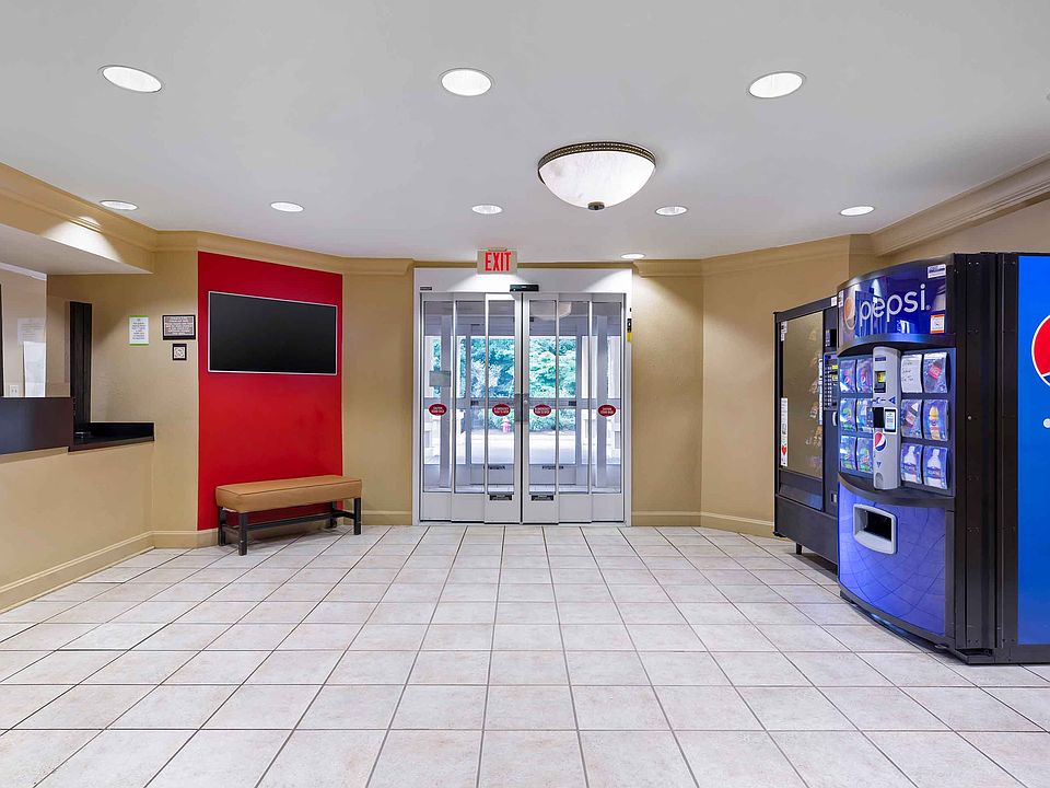 Lobby and Guest Check-in