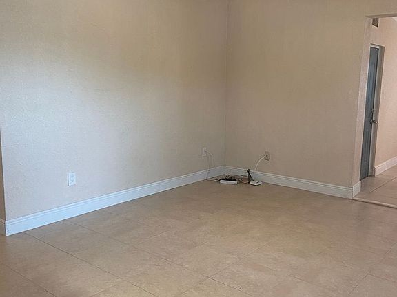 4th image of 4700 NE 15th Ave