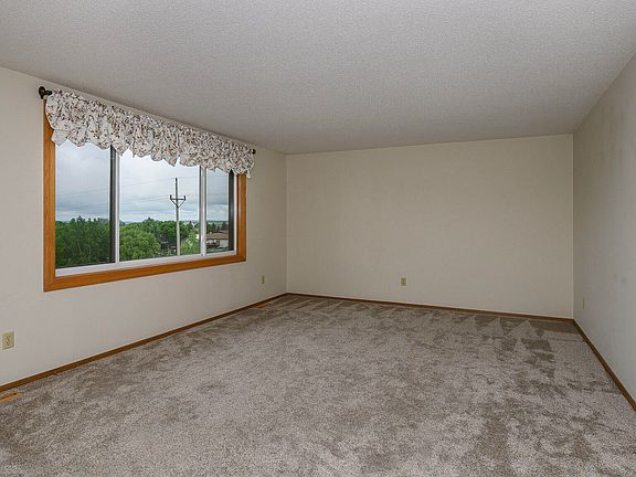 5th image of 418 16th St NE