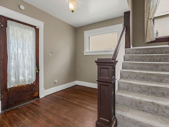 4th image of 211 Vine St