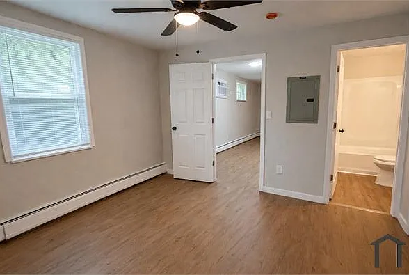 503 Woodlawn Ave #16 — Photo 6