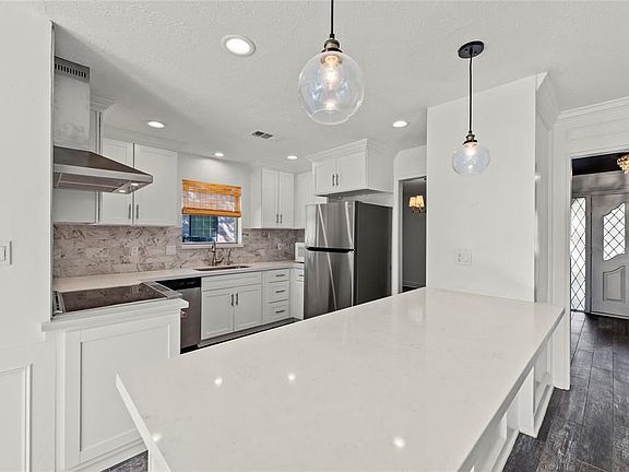 3rd image of 1414 Dominion Dr
