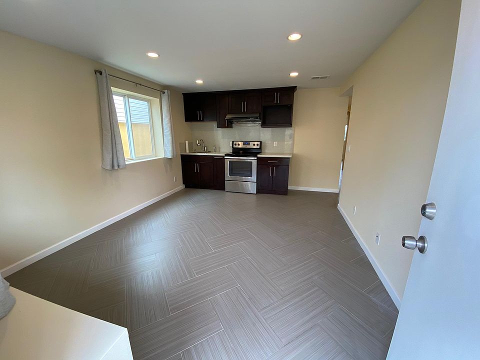 1st image of 364 Palomar Dr