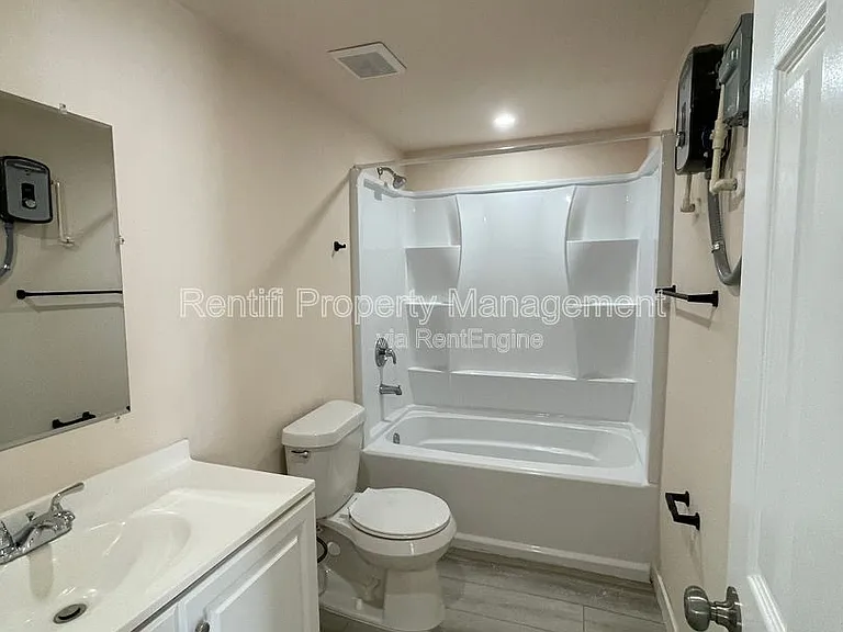 101 3rd St #2 — Photo 9