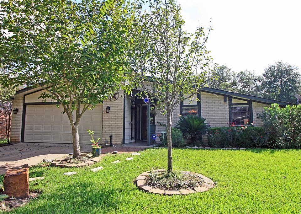 1st image of 4838 Gretna Green Dr