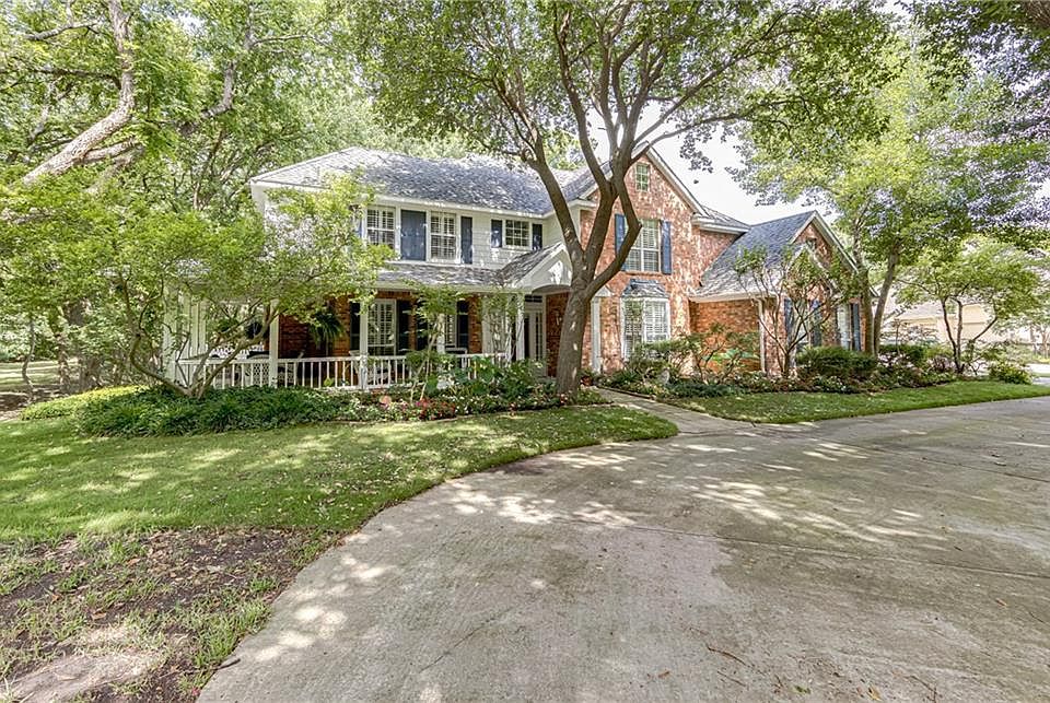 1st image of 401 Ashwood Ln