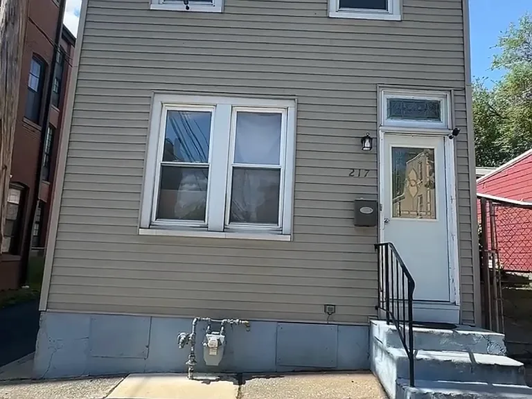 215-217 W Turner St — Photo 1