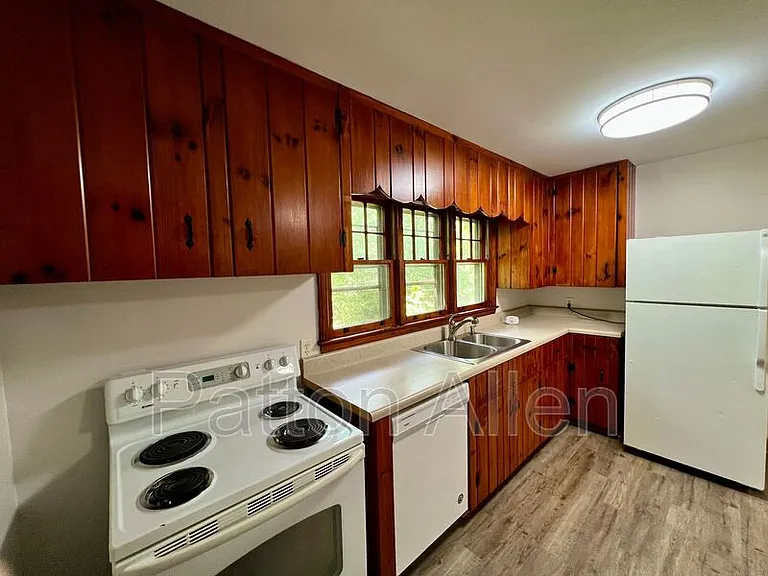 29 Evergreen Ave — Photo 4